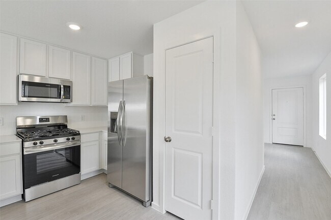 Building Photo - 16818 Great Highlands Dr