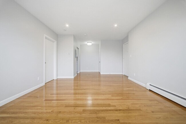 Building Photo - 11 Schubert St