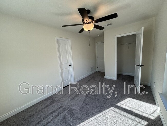 Building Photo - 4415 Village Oak Ln