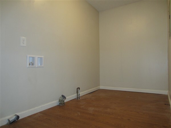 Building Photo - Well-Maintained 3-Bedroom Beauty!