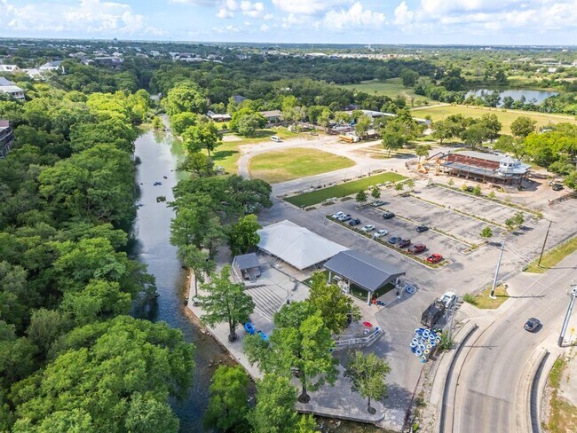 Building Photo - 1015 Lime Gruene