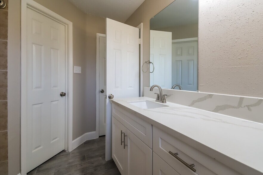 Building Photo - 1814 Pilgrims Point Dr