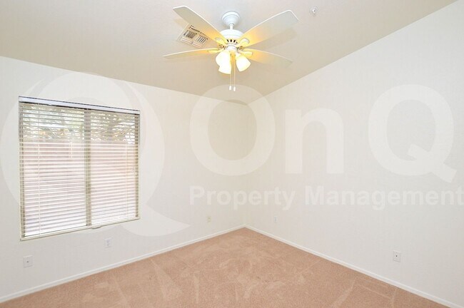Building Photo - 10253 E Penstamin Dr