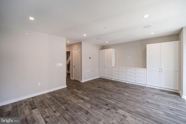 Building Photo - 1442 Hope St