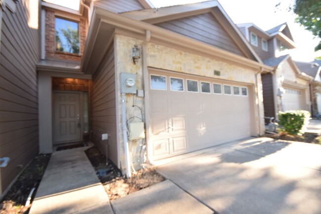 Building Photo - Beautiful 2 bed, 2.5 Bath Townhome in Plano