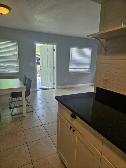 Building Photo - 309 Avanda Ct