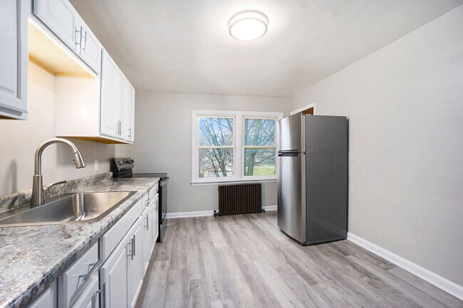 Building Photo - Newly Renovated 1br/1ba Apartment Available! PICTURES COMING SOON!