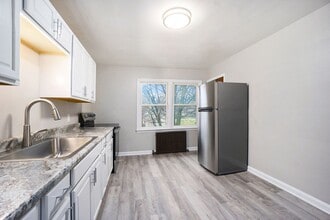 Building Photo - Newly Renovated 1br/1ba Apartment Available! PICTURES COMING SOON!