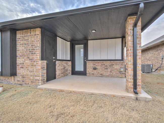 Building Photo - 5816 Goldfinger Rd