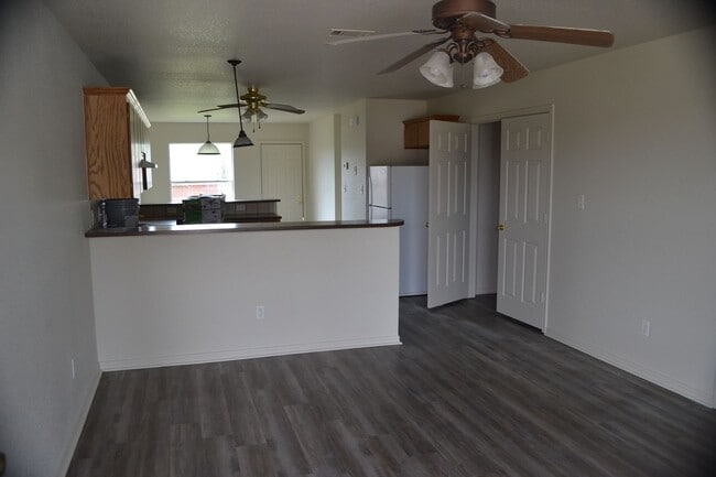 Building Photo - 212 Janelle Dr