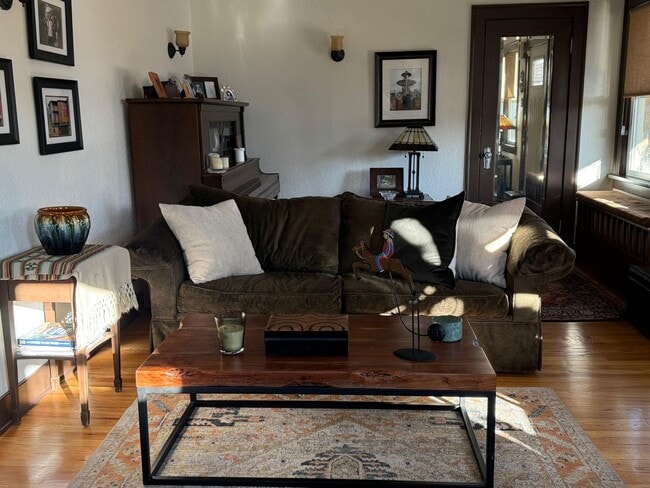 Building Photo - LOCATION LOCATION! This stunning remodeled bungalow has 4-beds and 2-baths w/ an office and is lo...
