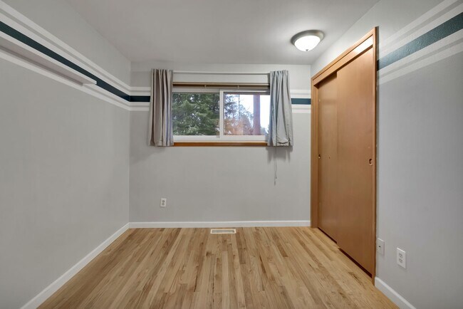 Building Photo - Beautifully Renovated Home in the Heart of Normandy Park