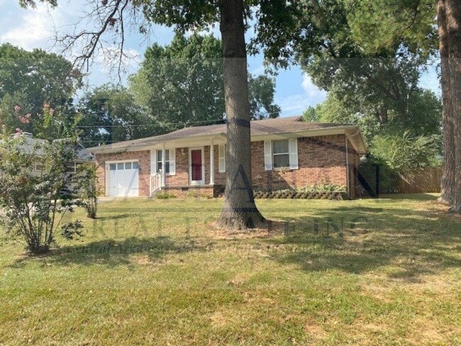 Building Photo - Jacksonville 3 Bedroom Home