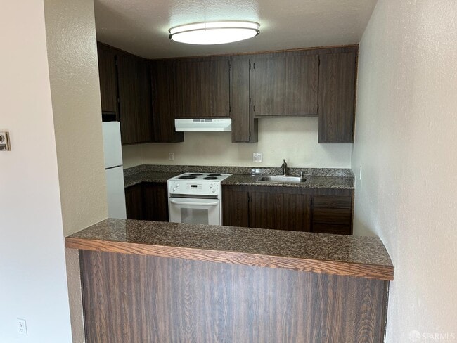 Building Photo - 370 Monterey Blvd