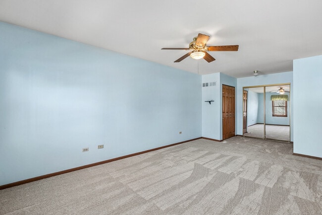 Building Photo - 5573 Barnwood Dr