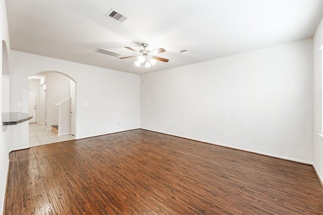 Building Photo - 7131 Pavilion Dr