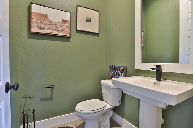 Building Photo - 712 Pinemont Cyn Ln