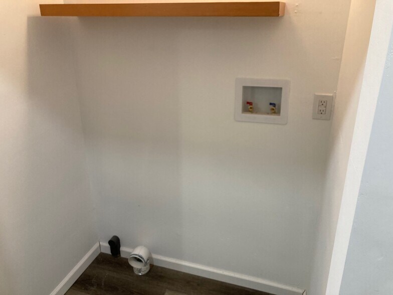 Building Photo - 333 Ann St