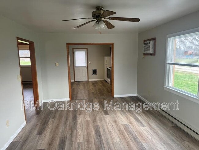 Building Photo - 707 N Center St