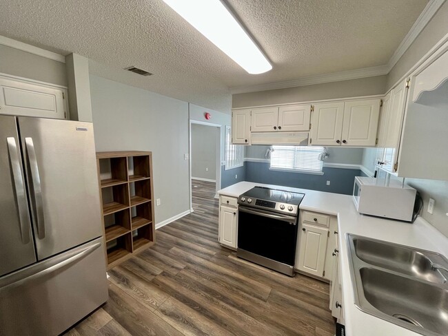 Building Photo - 4133 Hamilton Cir