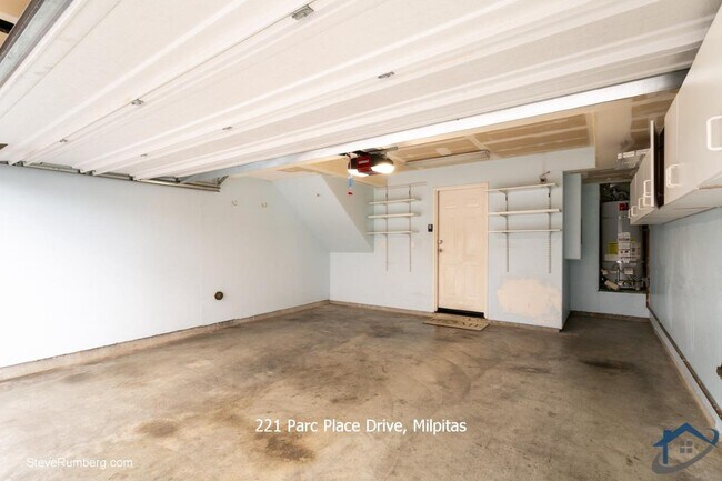 Building Photo - 221 Parc Pl Dr