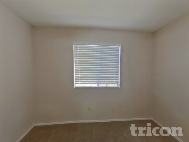 Building Photo - 1938 E Wagoner Rd