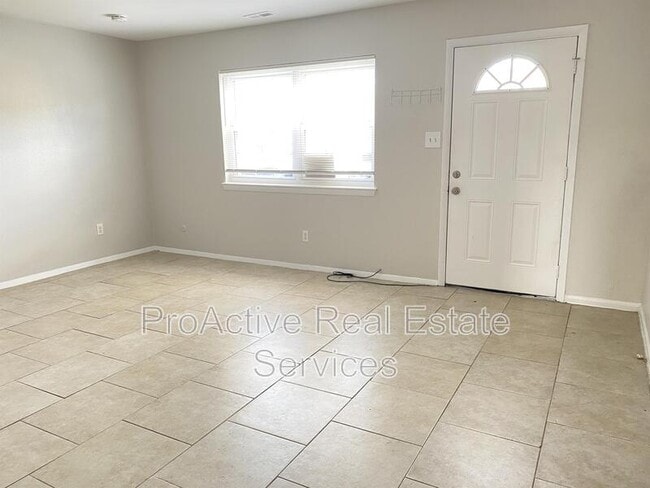 Building Photo - 1013 Dubose Dr