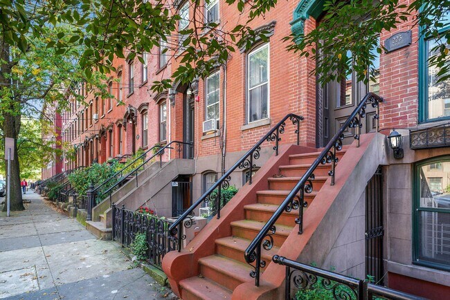 Building Photo - 223 8th St