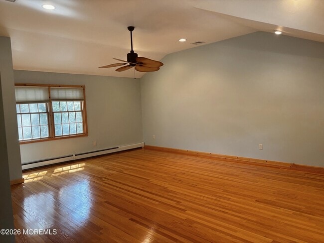 Building Photo - 327 Deerfoot Ln