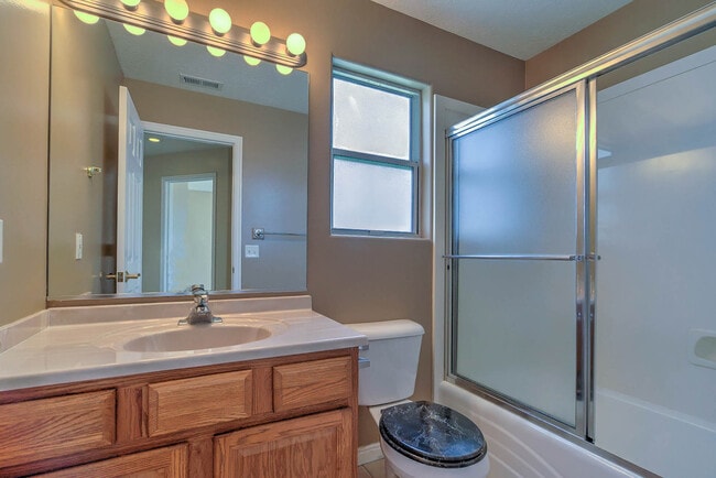Building Photo - Beautiful Home in Green Valley
