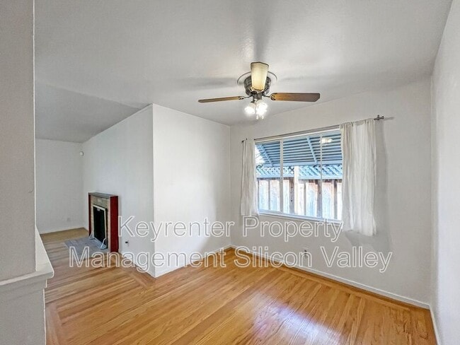 Building Photo - 1937 Stanley Ave