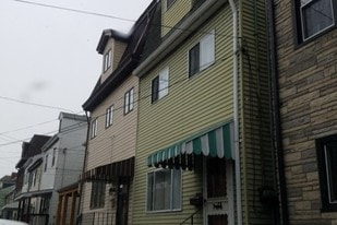 Building Photo - 427 Cedarville St