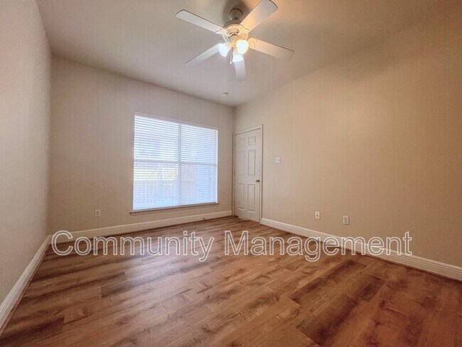 Building Photo - 5163 Etta St