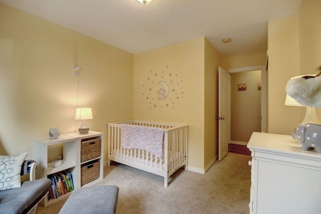 Building Photo - 3BD, 2BA Front side Duplex with Private Front Yard, Near Sloan's Lake