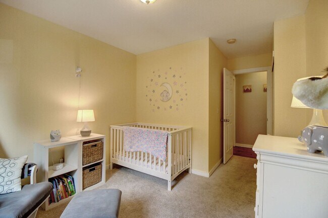 Building Photo - 3BD, 2BA Front side Duplex with Private Front Yard, Near Sloan's Lake   **Move-In Special**