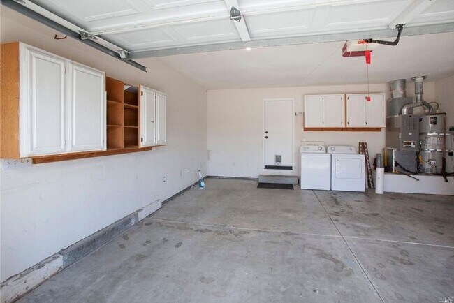 Building Photo - Desirable Windsor 3 bed 2 bath home