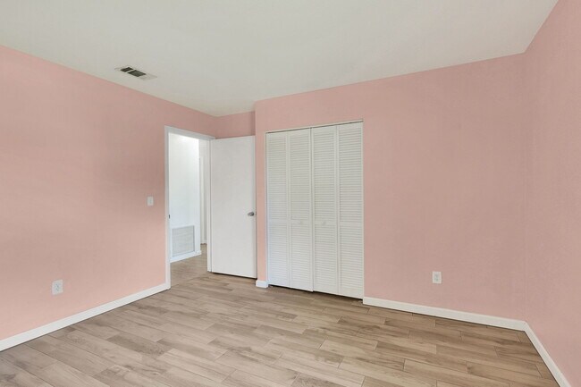 Building Photo - 1612 SE Cascella Ct