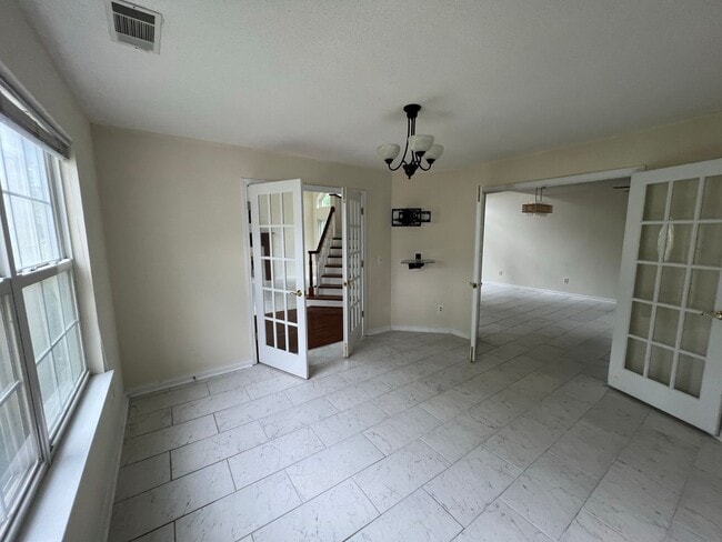 Building Photo - 1635 Pondside Dr
