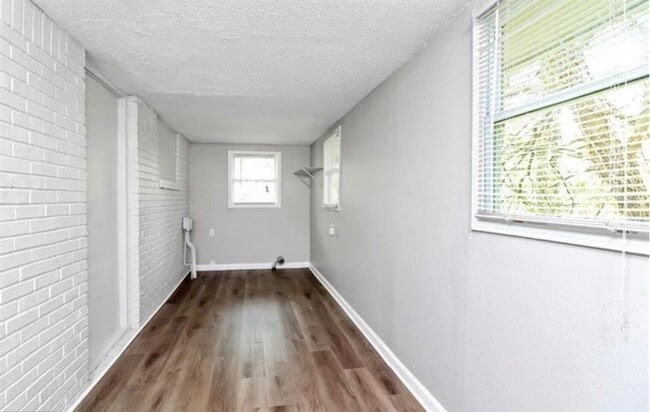 Building Photo - 3711 Daisy Dr