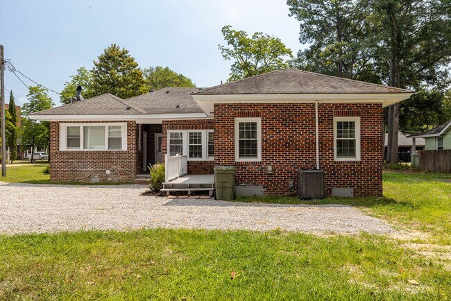 Building Photo - 20 Marion Ave