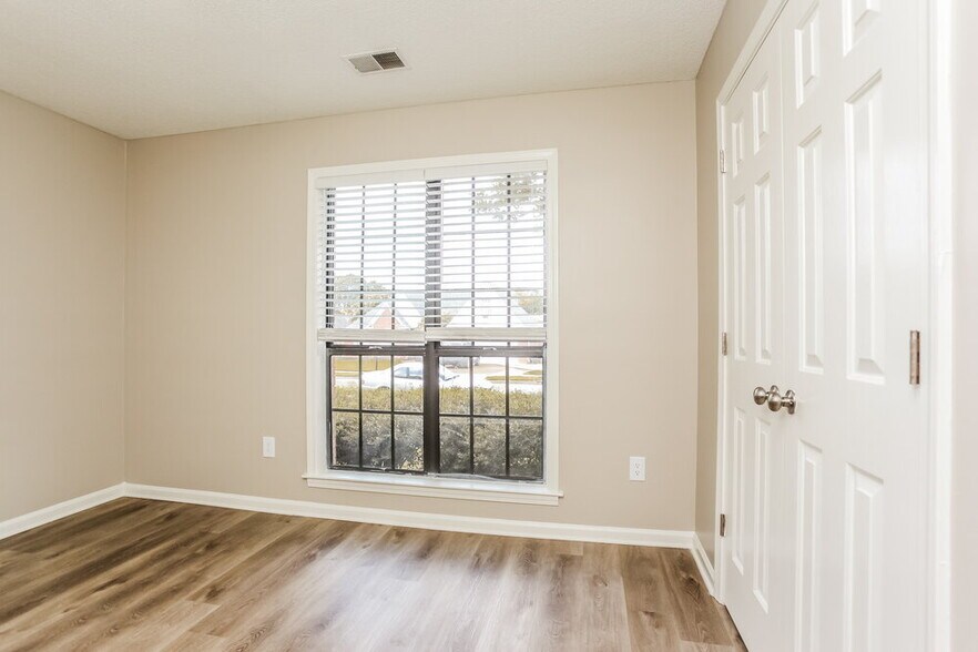 Building Photo - 4142 Hidden Fern Ln N