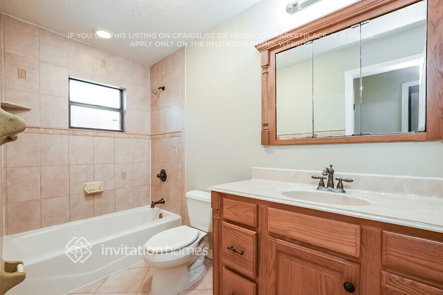 Building Photo - 712 Vassar Rd