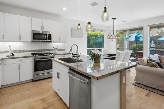 Building Photo - 51811 Golden Eagle Dr