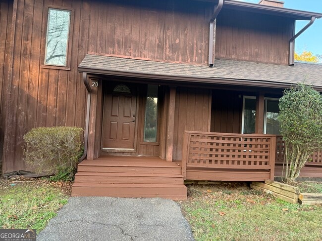 Building Photo - 20 Fairway Ln