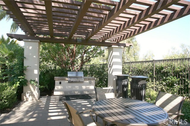 Building Photo - 204 Sutters