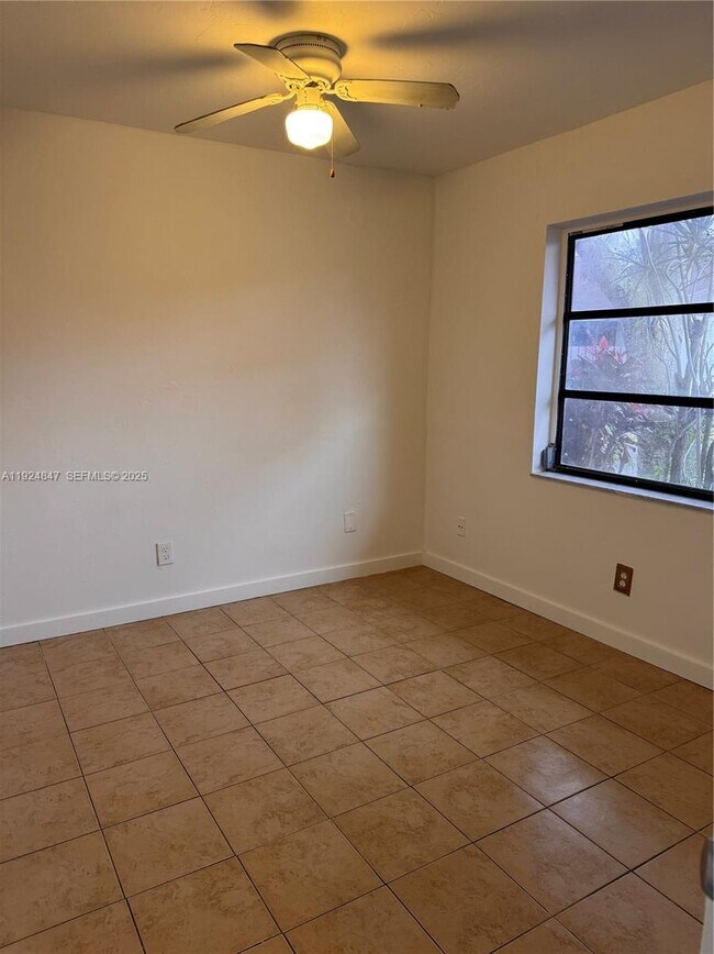 Building Photo - 3625 SW 70th Ave