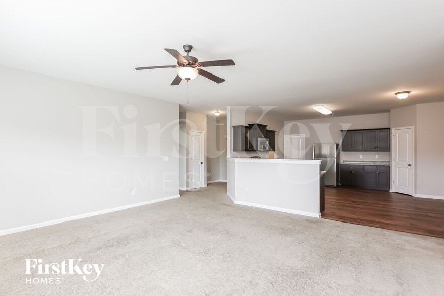Building Photo - 4221 Weeping Willow Dr