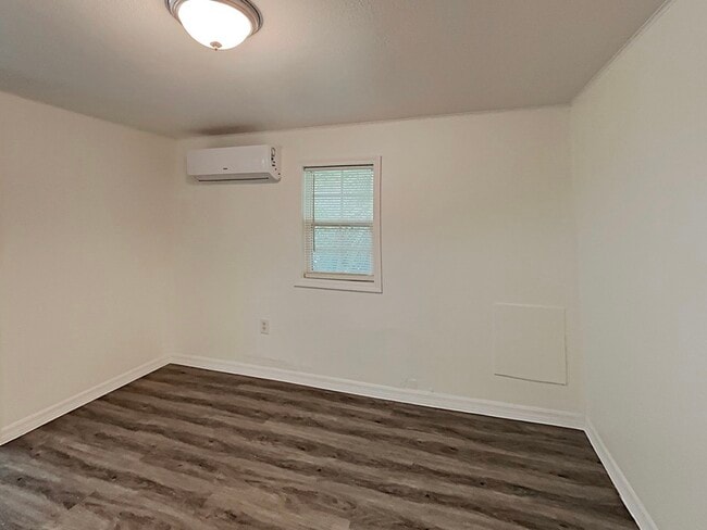 Building Photo - 630 N Halifax Ave