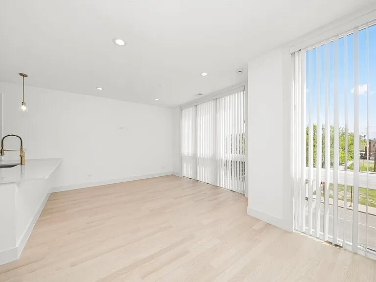 Building Photo - 2700 W Jackson Blvd