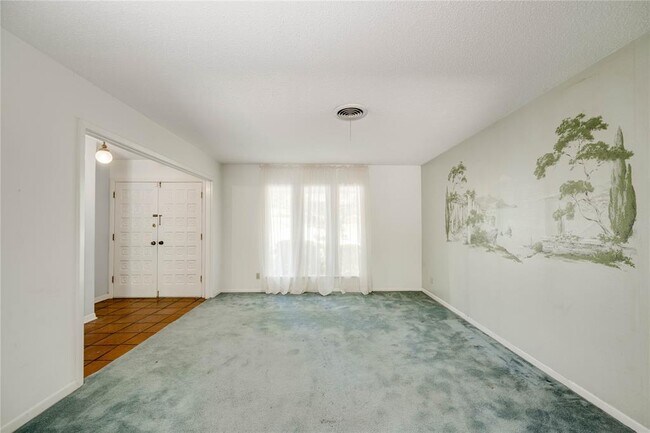 Building Photo - 405 Westbrook Dr